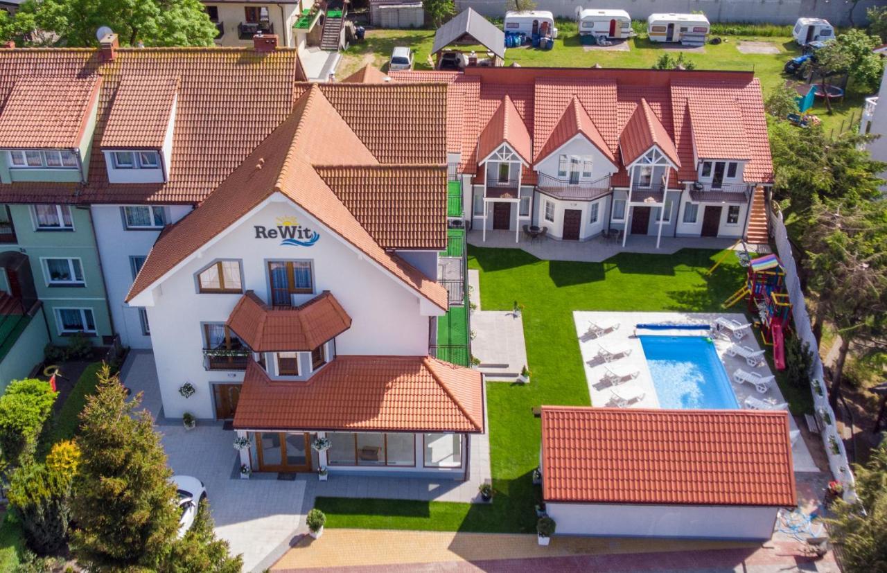 Rewit Dom Goscinny Z Podgrzewanym Basenem Rewal Extérieur photo