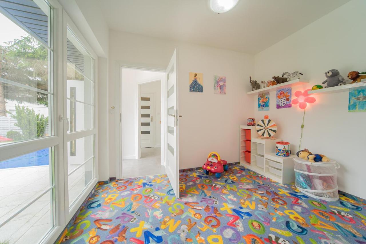 Rewit Dom Goscinny Z Podgrzewanym Basenem Rewal Extérieur photo