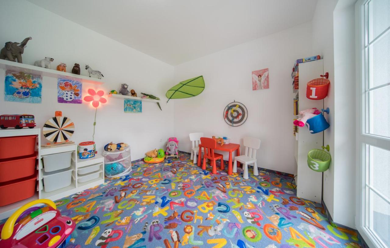 Rewit Dom Goscinny Z Podgrzewanym Basenem Rewal Extérieur photo